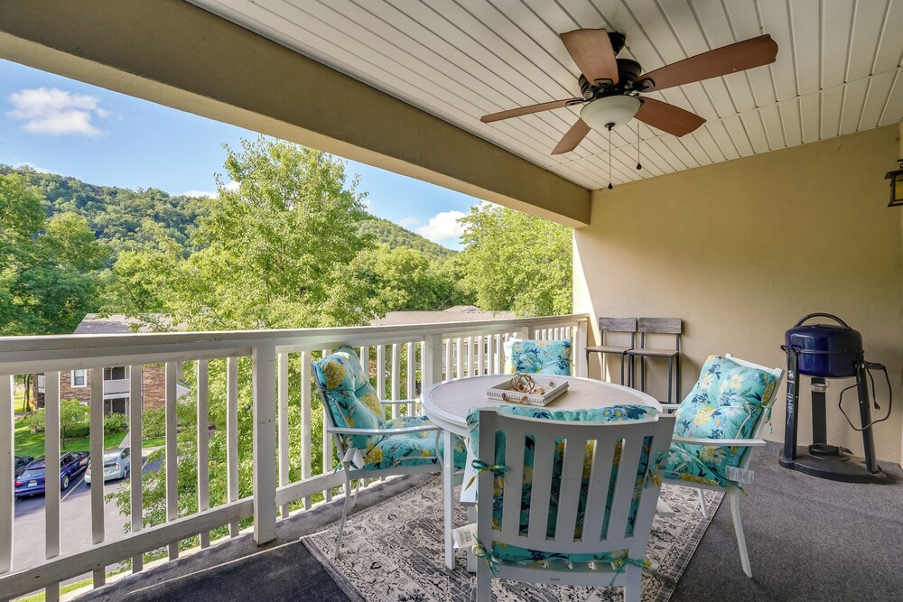 Indoor Pool Access Golf Getaway Near 76 Strip — 4-Star Luxury Hotel in Branson, United States