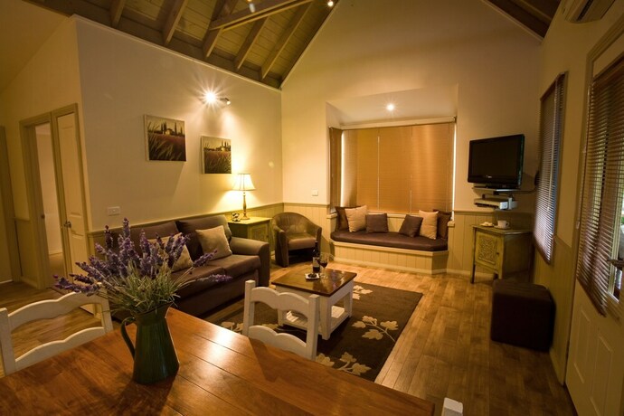 Autumn Abode Cottages — Bright — photo 3