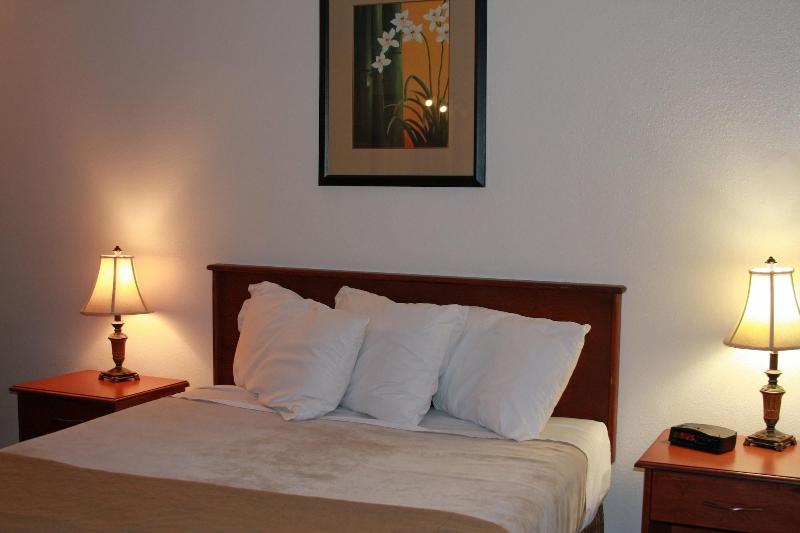 American Travel Inn - photo 8