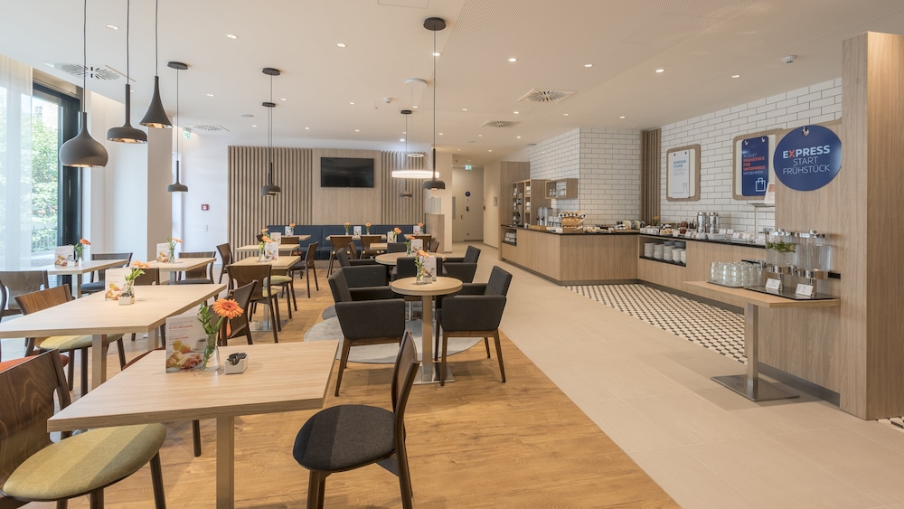 Holiday Inn Express Hotel & Suites Schulenburg by IHG - photo 57