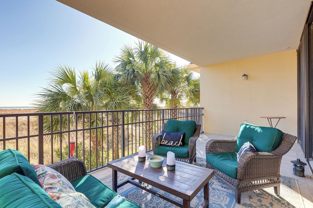 Dauphin Island Condo Beach and Hot Tub Access — 4-Star Luxury Hotel in Dauphin Island, United States