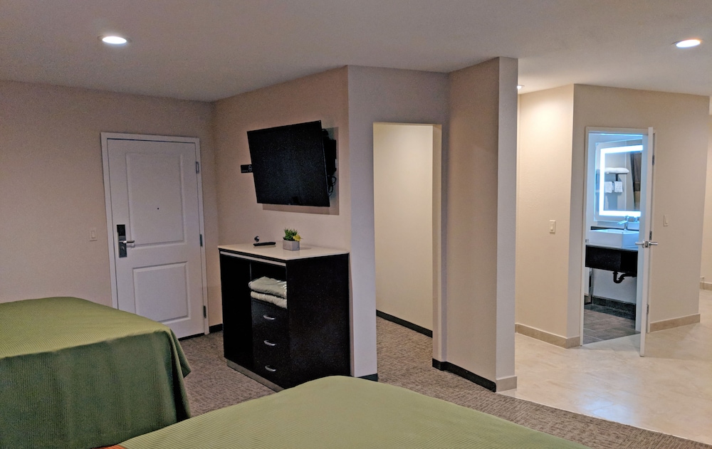 Epic Hotel - photo 3