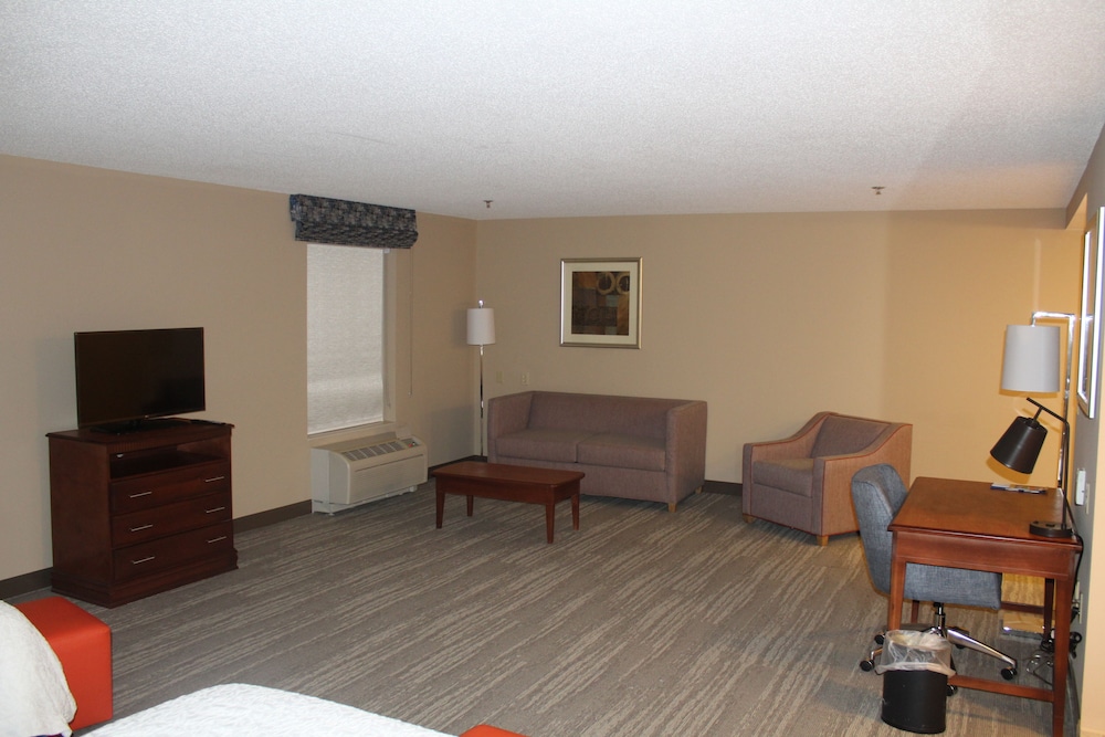 Hampton Inn Gloucester - photo 15