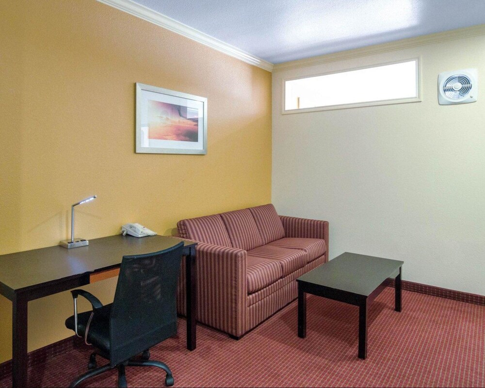 Springwood Suites Houston IAH Beltway 8 - photo 9