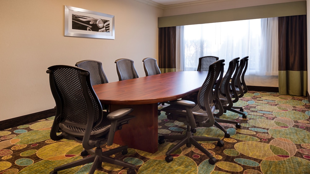 Holiday Inn Hotel & Suites Warren by IHG - photo 46