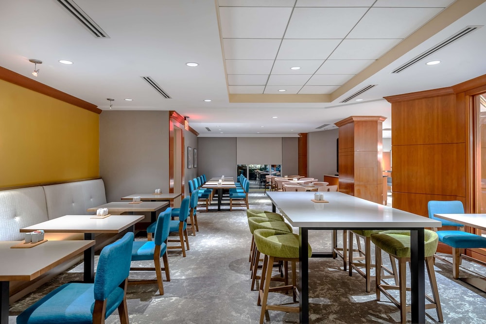 Hilton Garden Inn Tysons Corner - photo 23