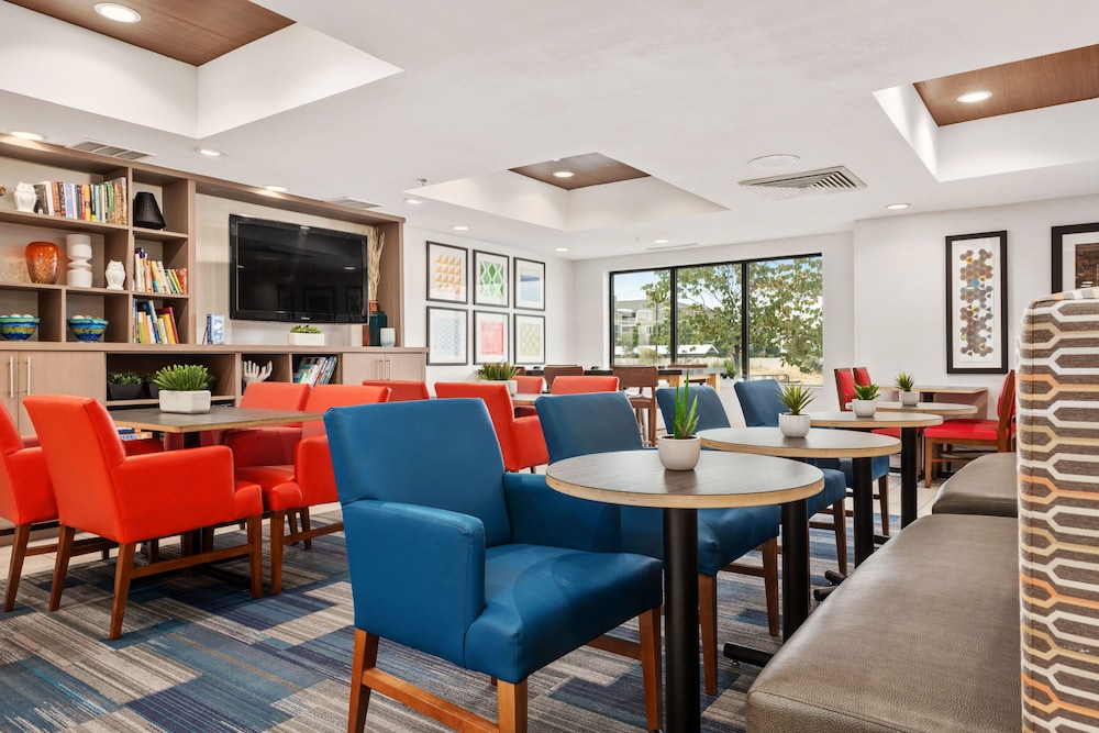 Holiday Inn Express Hotel and Suites West Valley by IHG - photo 25