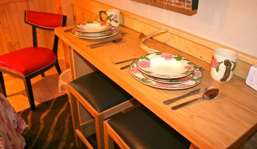 Hinckley's Dreamwood Cottages - photo 8