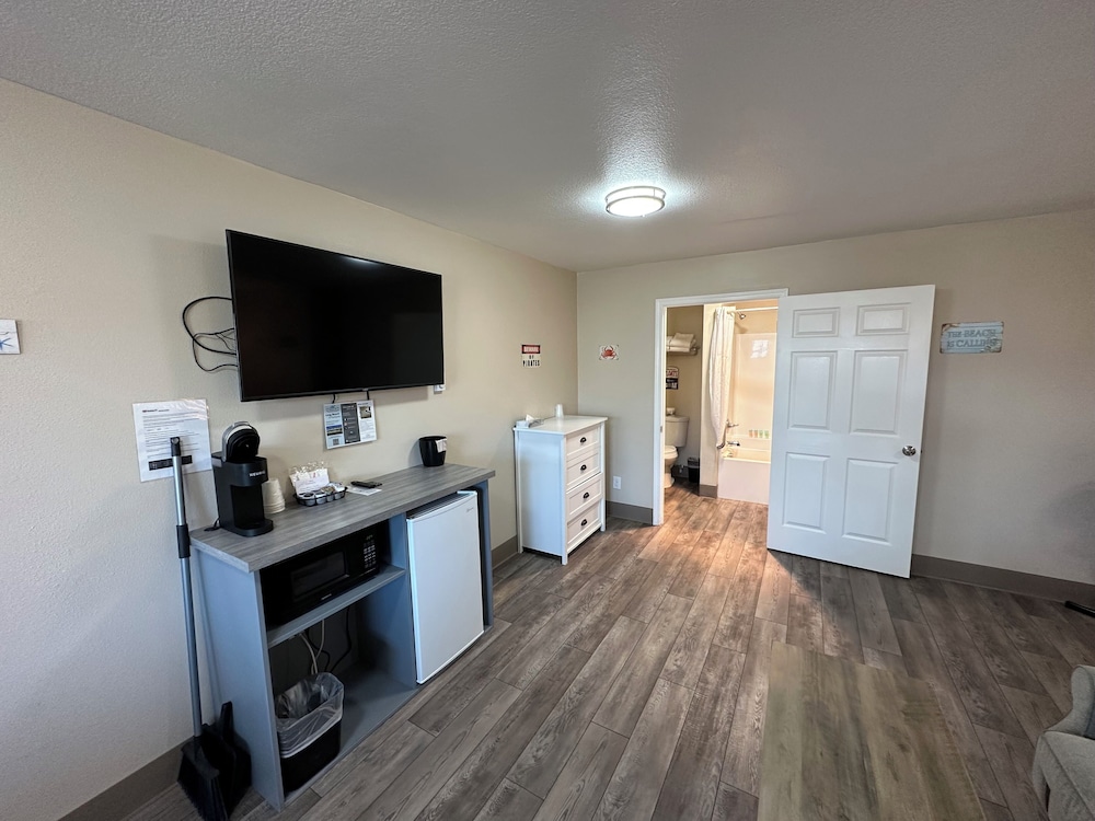 The Coastal Inn and Suites - photo 62