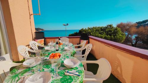 Apartamento con jardín a 11 metros de la playa. CG. — 4-Star Luxury Hotel in Palamos, Spain