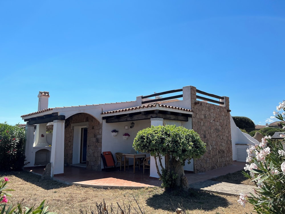 Villa a few Steps From the Beach — 4-Star Luxury Hotel in Santa Teresa Gallura, Italy