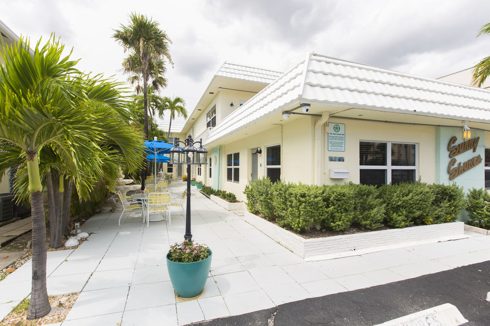 Sunny Shores Inn in Lauderdale-By-The-Sea, United States