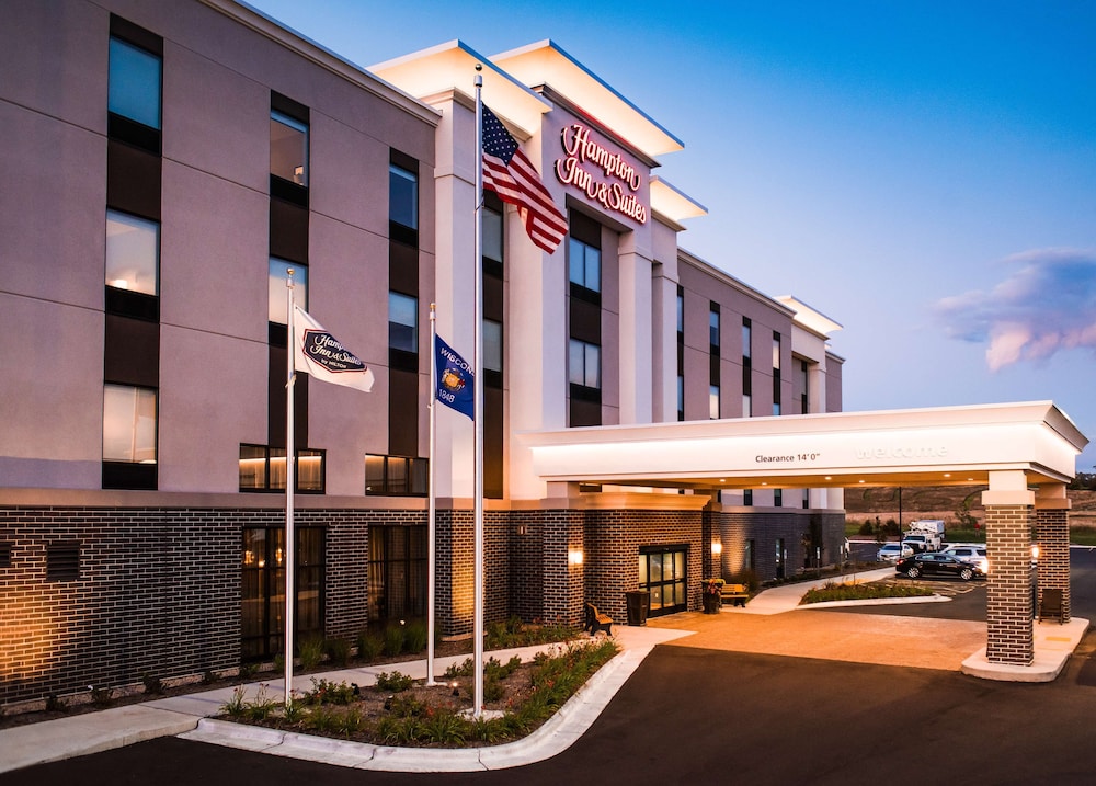 Hampton Inn & Suites at Wisconsin Dells Lake Delton - photo 17