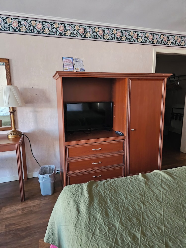 Travelodge by Wyndham Mackinaw City - photo 30