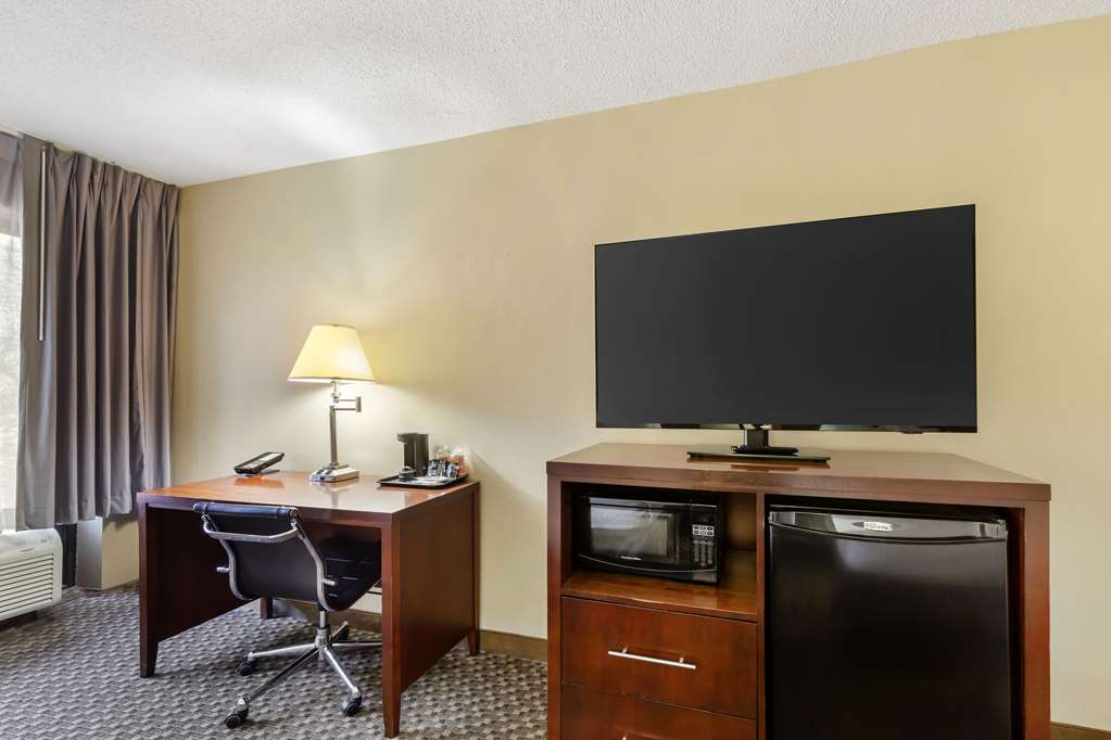 Clarion Pointe Durham Research Triangle Park - photo 10