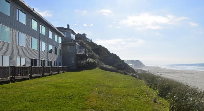 Sailor Jack's Oceanfront Inn - carbon neutral hotel in Lincoln