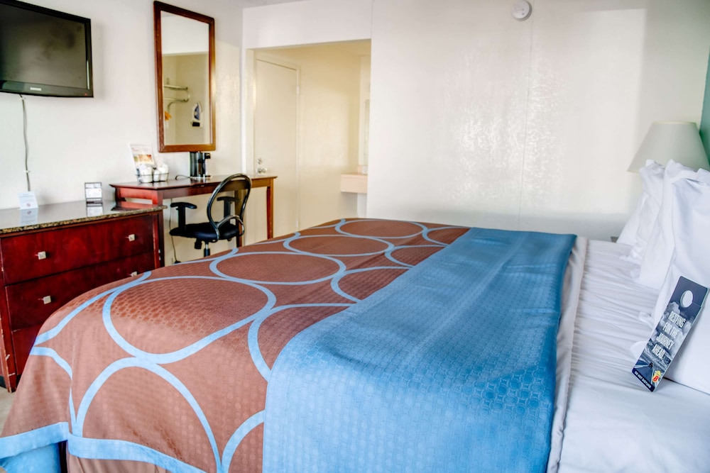 Super 8 by Wyndham St. Petersburg - photo 12
