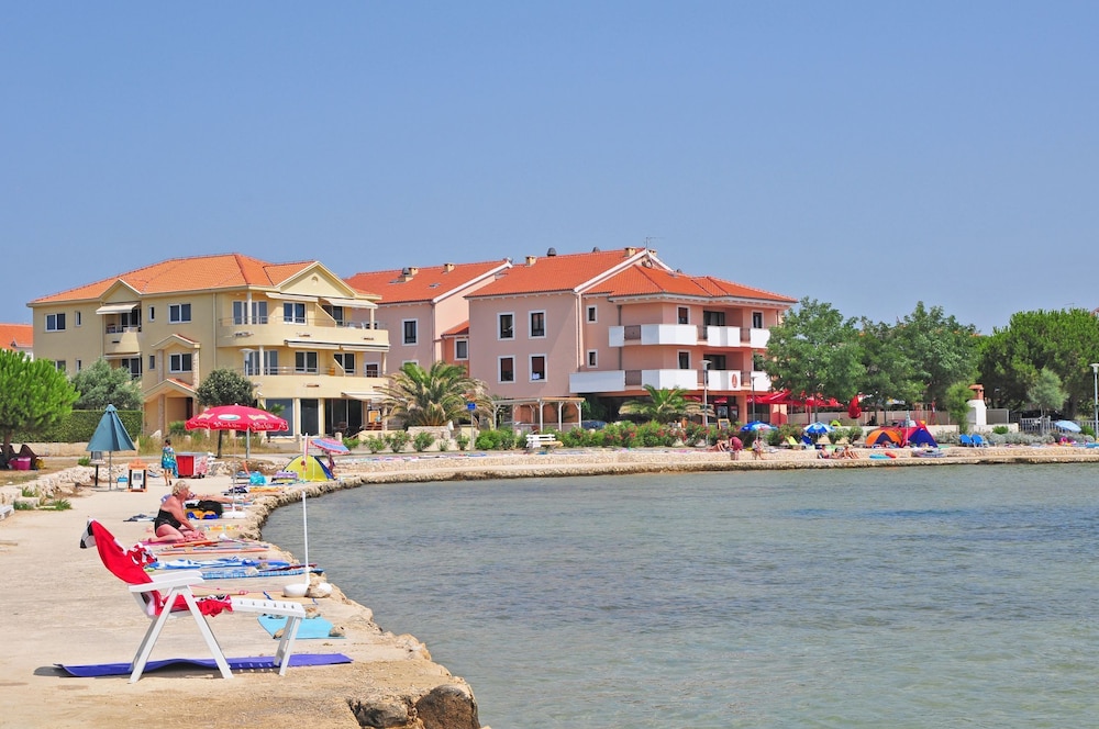 Hotel Laguna — hotel in Privlaka