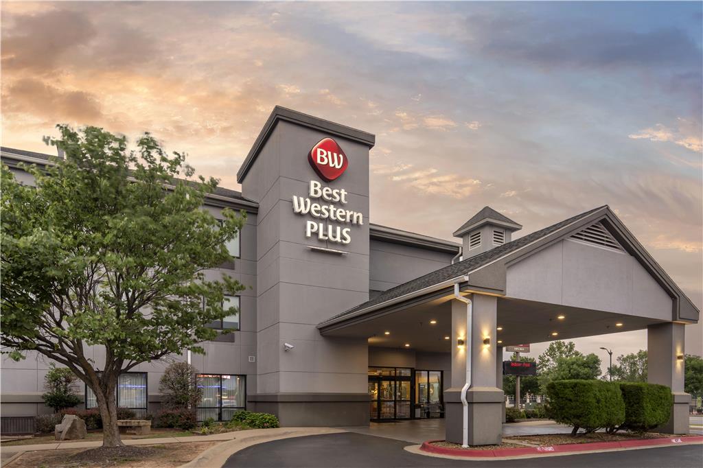 Best Western Plus Castlerock Inn & Suites - photo 32