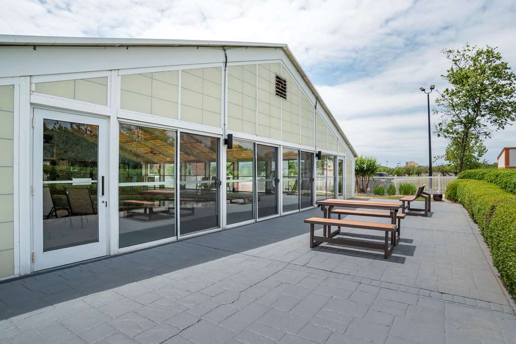 Best Western Carlton Suites - photo 28