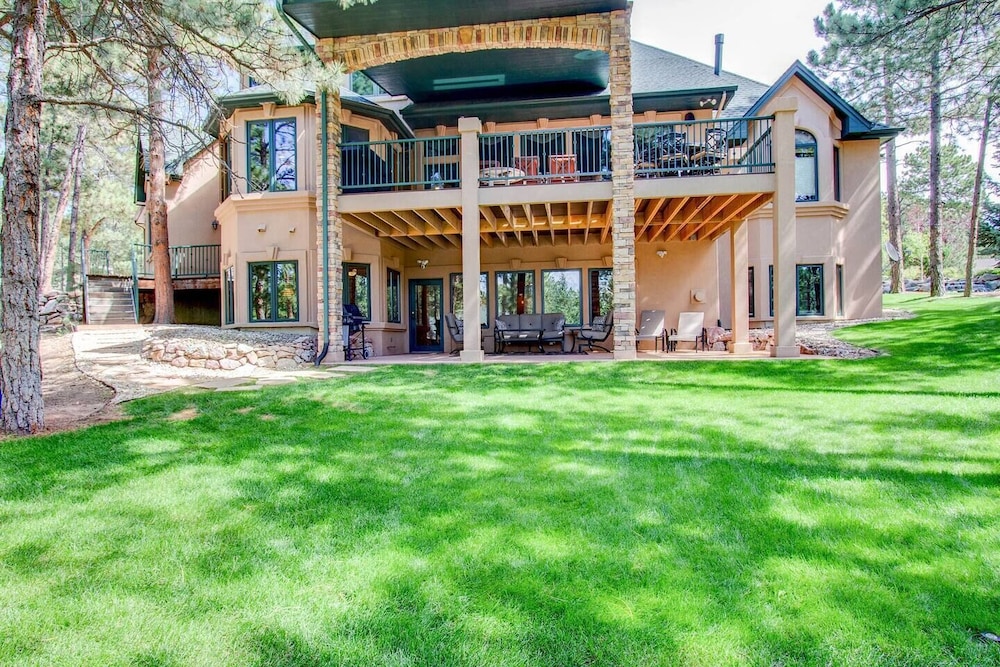 3bdwhere the Foxes Runluxurious Usaf Academy — 4-Star Luxury Hotel in Colorado Springs, United States