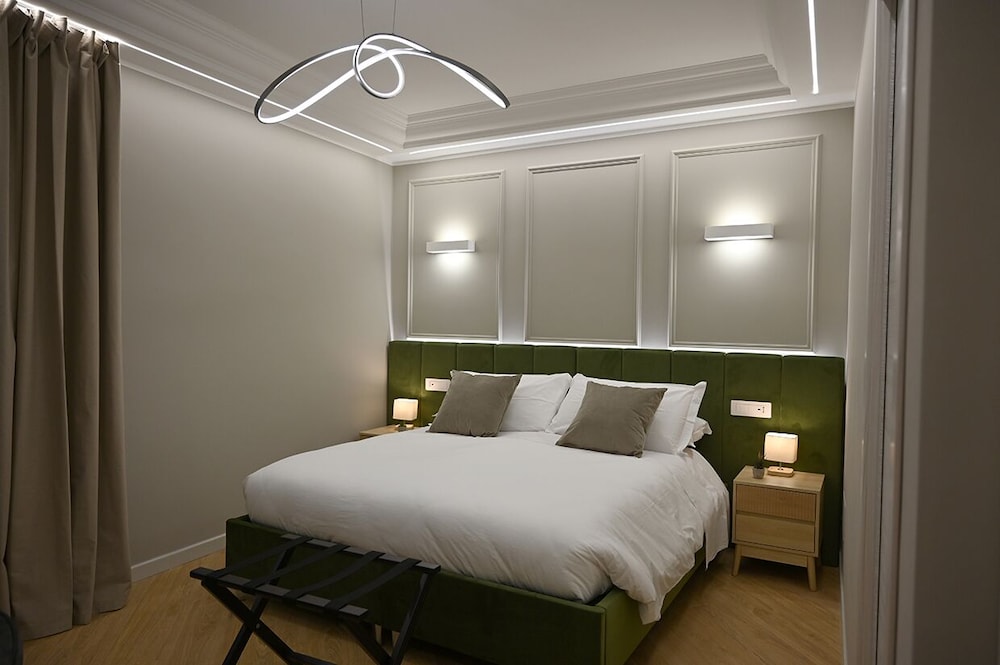 Mom Apartment Rooms&Suites — 4-Star Luxury Hotel in Tivoli, Italy