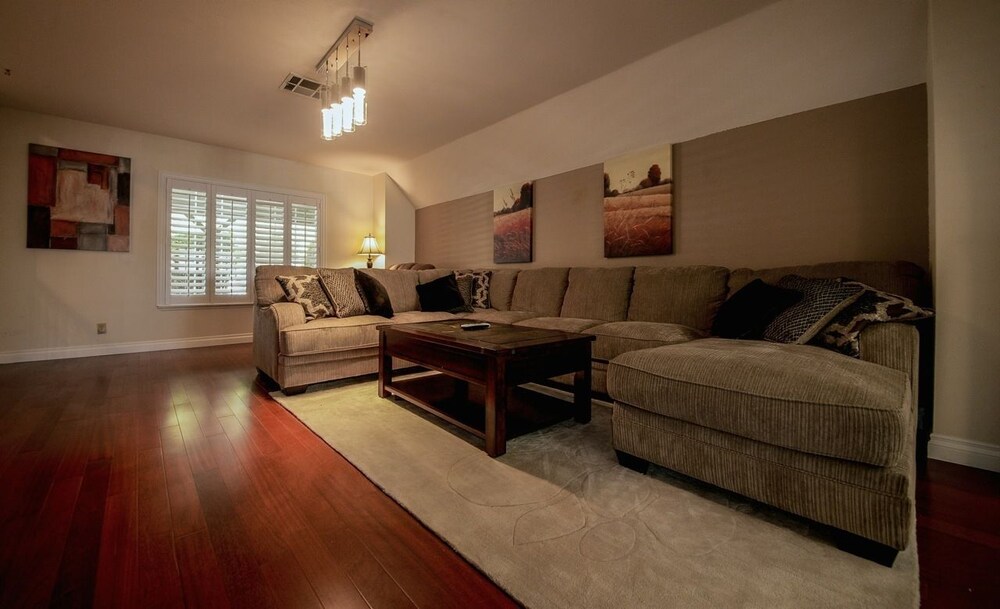 Luxurious 5BR near Las Vegas Strip