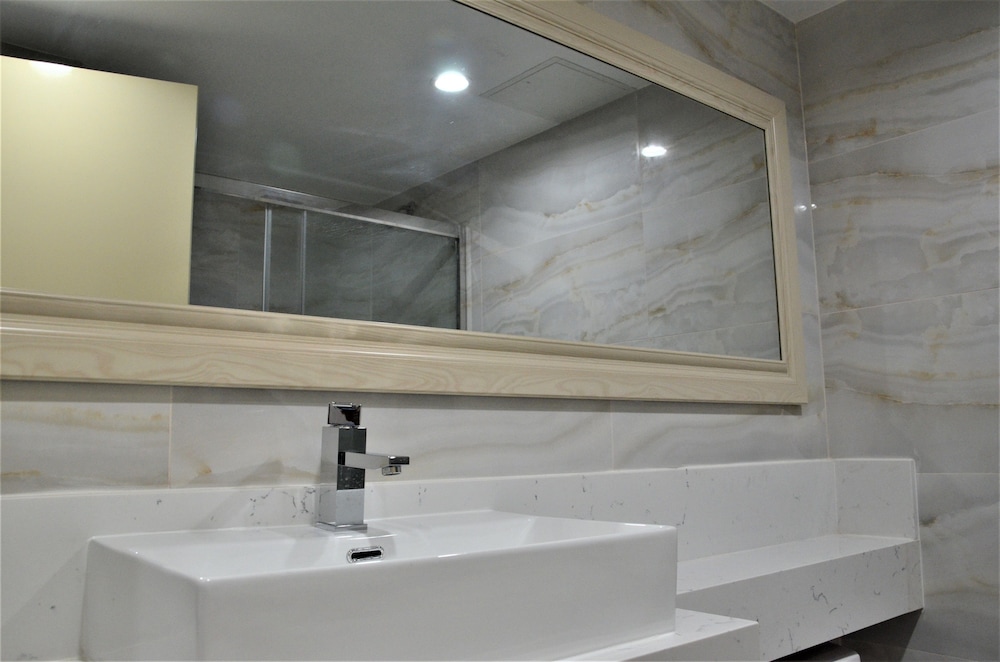 Lic Plaza Hotel - photo 16