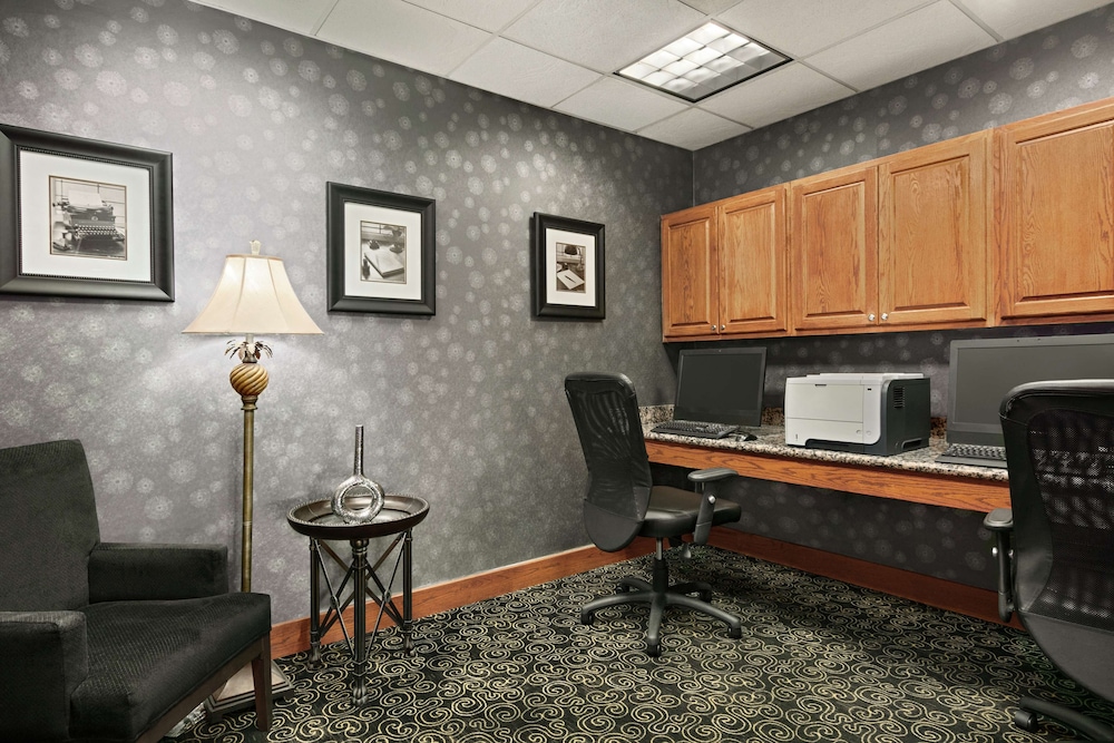 Hampton Inn & Suites Lawton - photo 25