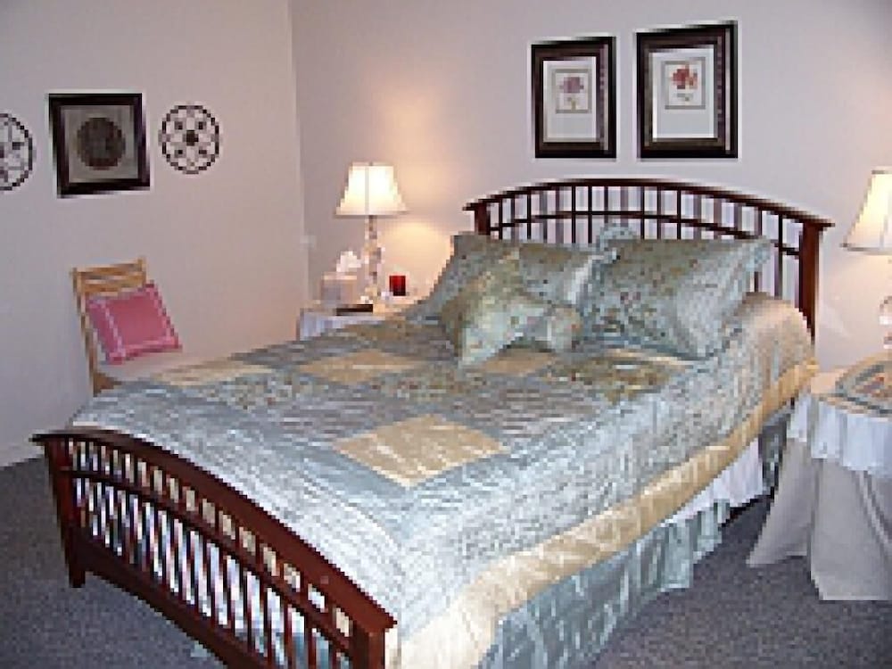Camelot Restaurant & Inn - photo 10
