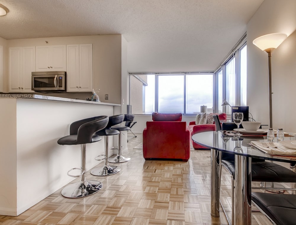 Global Luxury Suites at Exchange - photo 7