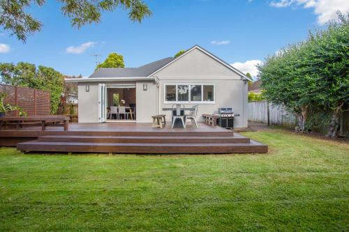 Prosper Point Home with BBQ Patio and Parking — 4-Star Luxury Hotel in Auckland, New Zealand