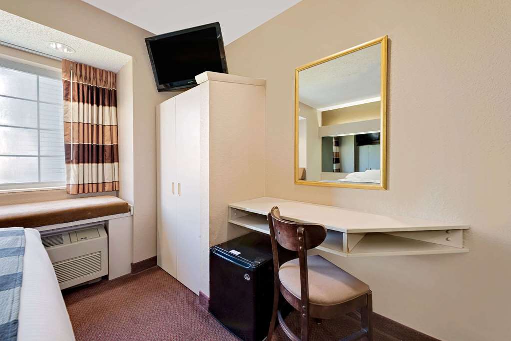 Microtel Inn & Suites by Wyndham Joplin - photo 11
