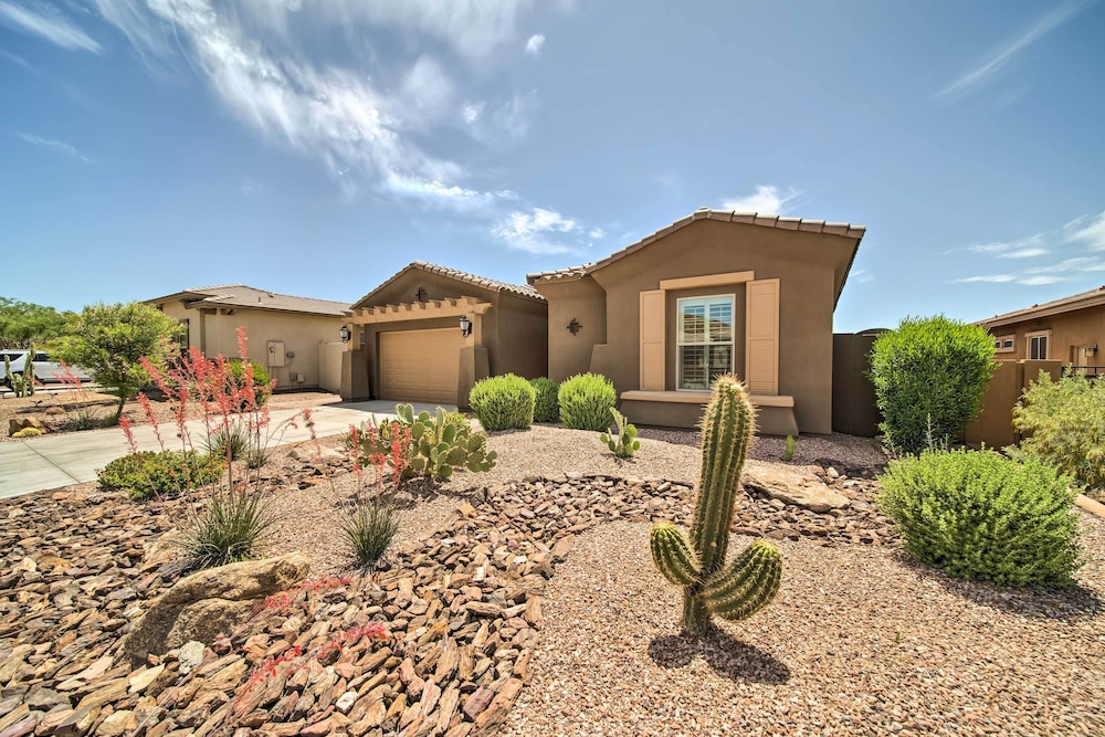 Resort Style Pool and Spa Upscale Goodyear Home - photo 33