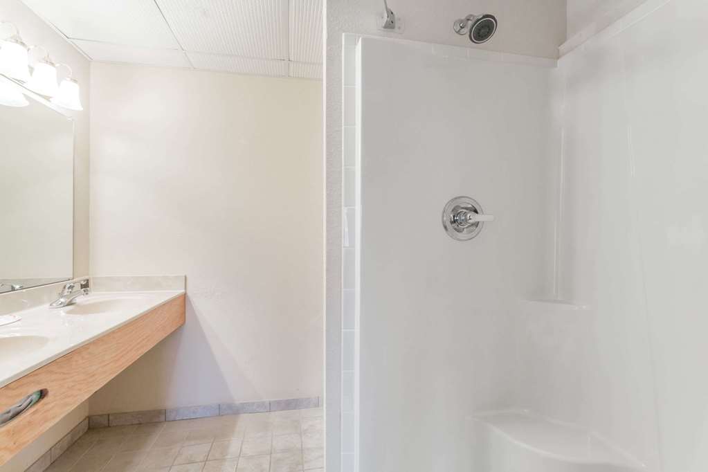 Super 8 by Wyndham Gallipolis Pt Pleasant Area - photo 7