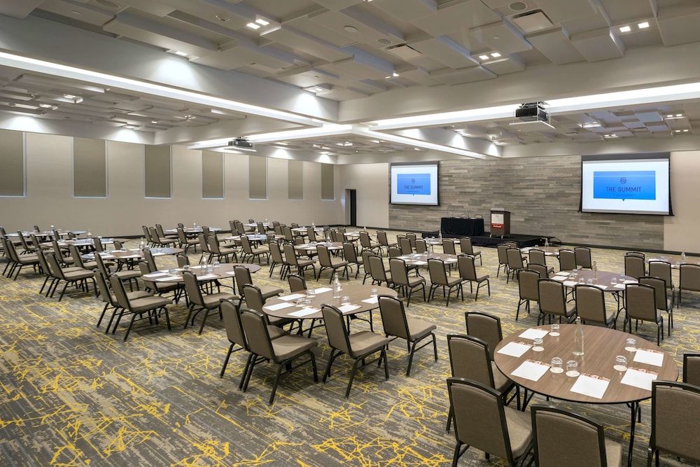 The Summit Hotel - photo 68