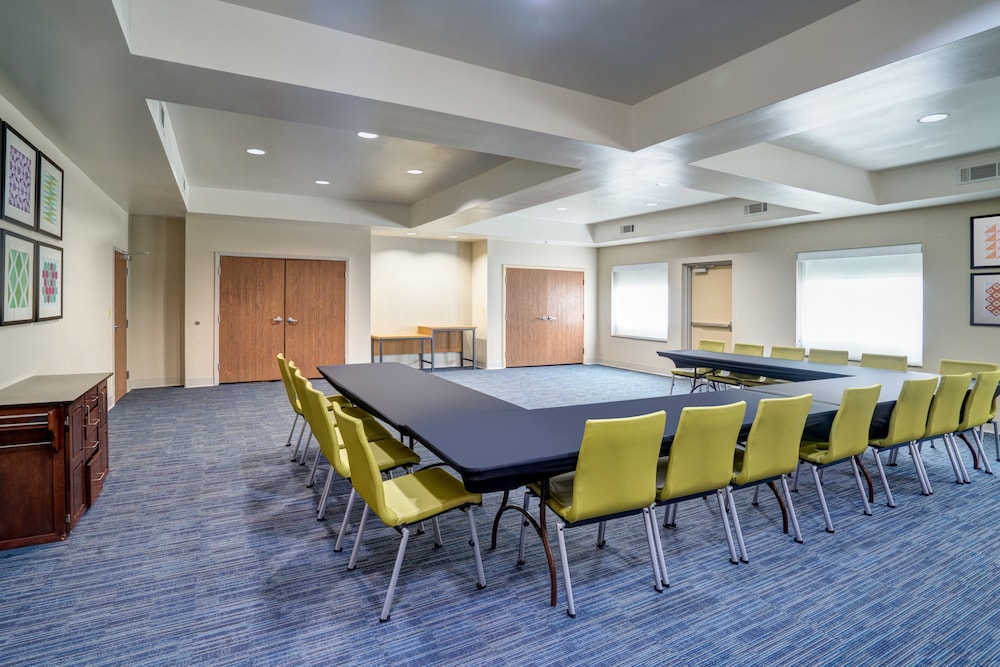 Holiday Inn Express and Suites Winona North by IHG - photo 48