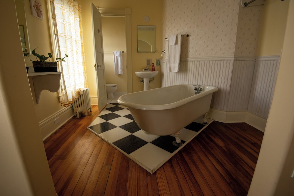 The Boho Buffalo Inn - photo 42