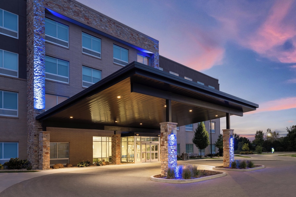 Holiday Inn Express & Suites Madison West Middleton - photo 62