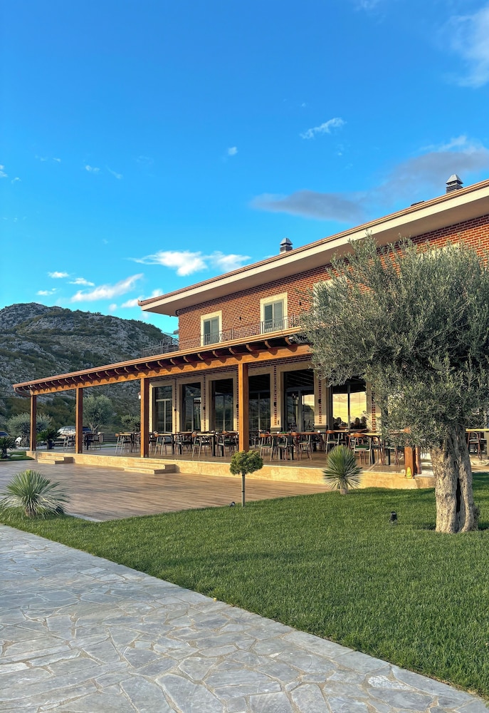 Porta e Alpeve - carbon neutral hotel in Petran