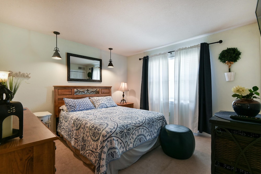 Southern Paradise Resort Amenities Close to Downtown and the Branson Landing - photo 24