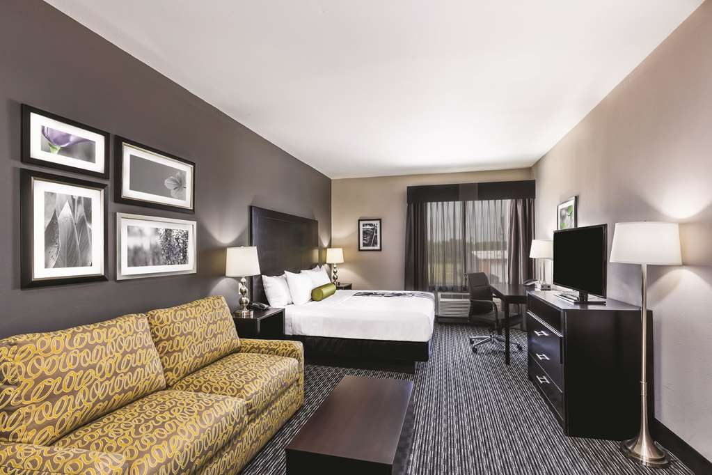 La Quinta Inn & Suites by Wyndham Rockport Fulton - photo 46