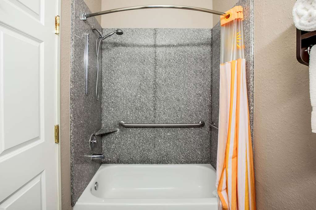 La Quinta Inn & Suites by Wyndham Pasadena - photo 14