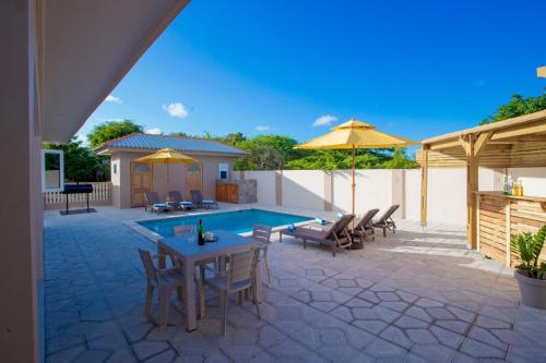 Lovely Caribbean family villa with private pool — 4-Star Luxury Hotel in Willemstad, CURAÇAO