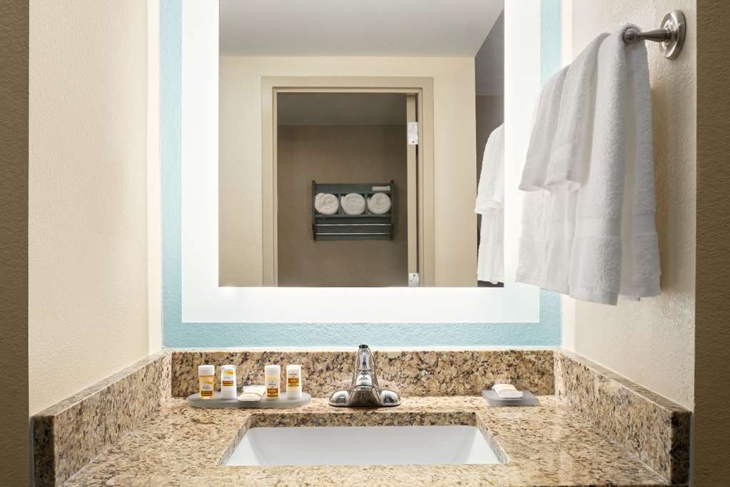 La Quinta Inn & Suites by Wyndham Richmond Midlothian - photo 9