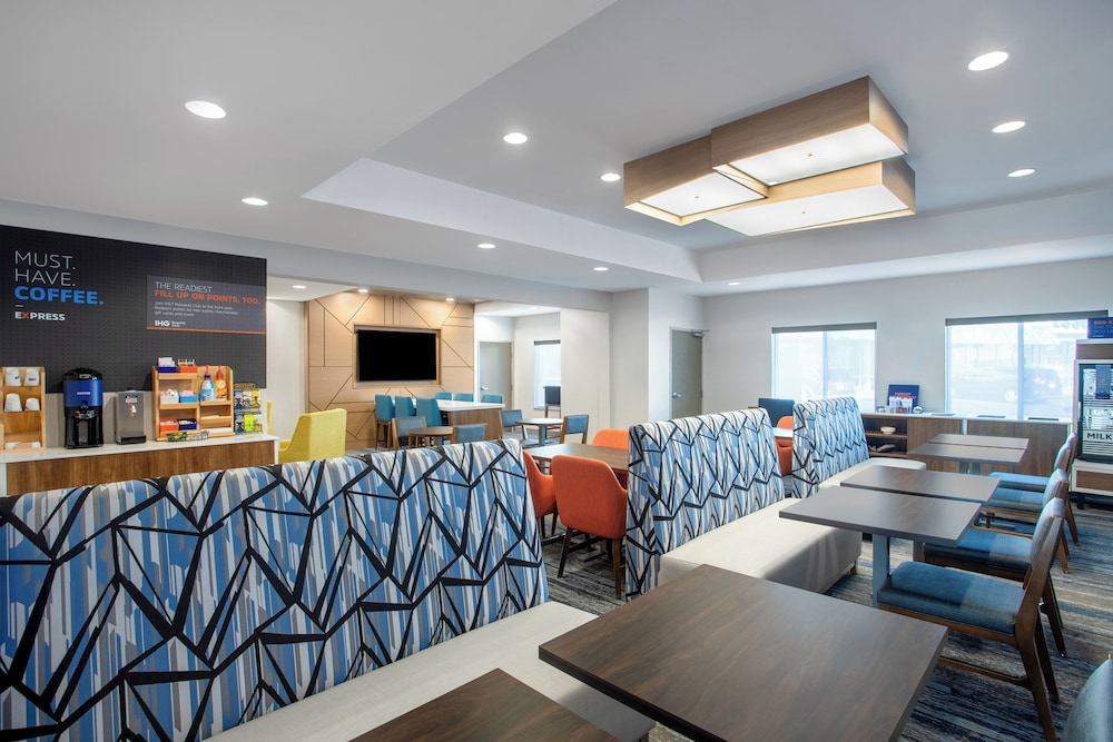 Holiday Inn Express Hotel & Suites Clinton by IHG - photo 33