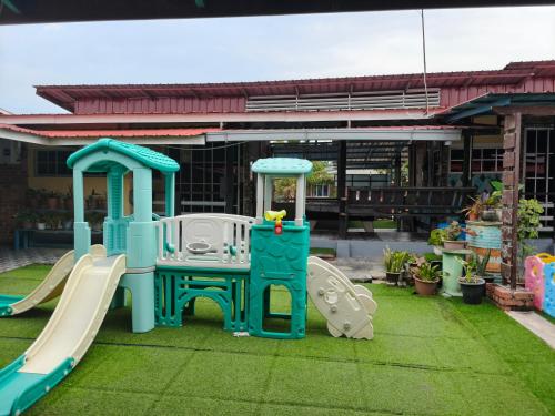 Galeri Merah Teratak Anak Amas in Sungai Besar, Malaysia