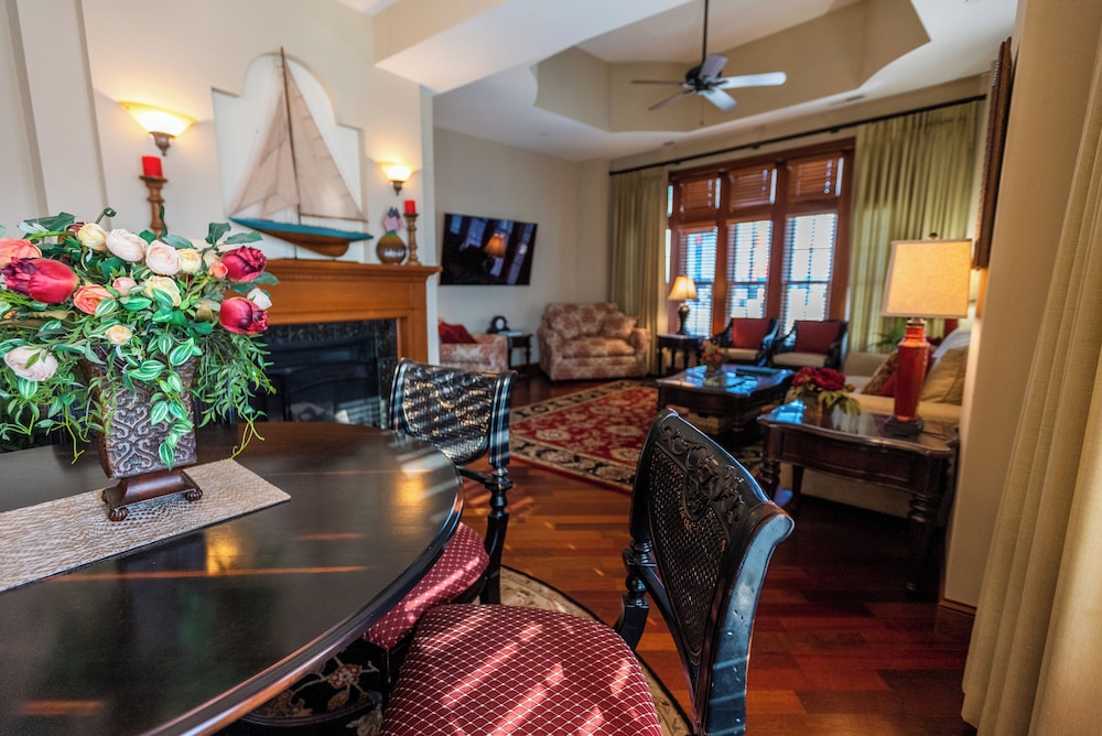 The Flanders Hotel - photo 40