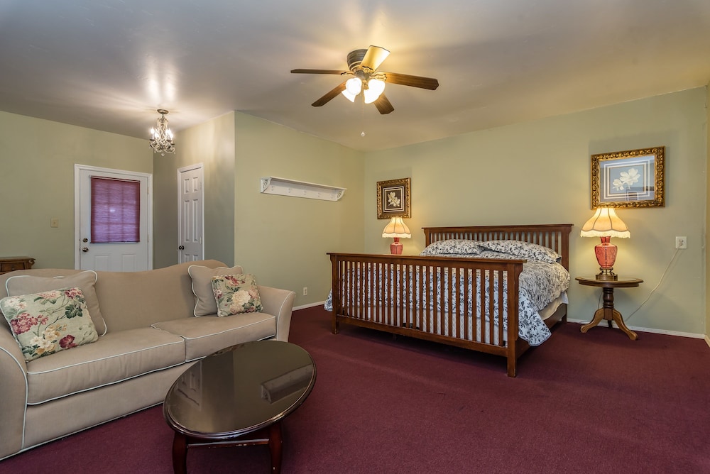 Kaleidoscope Inn & Gardens - photo 4