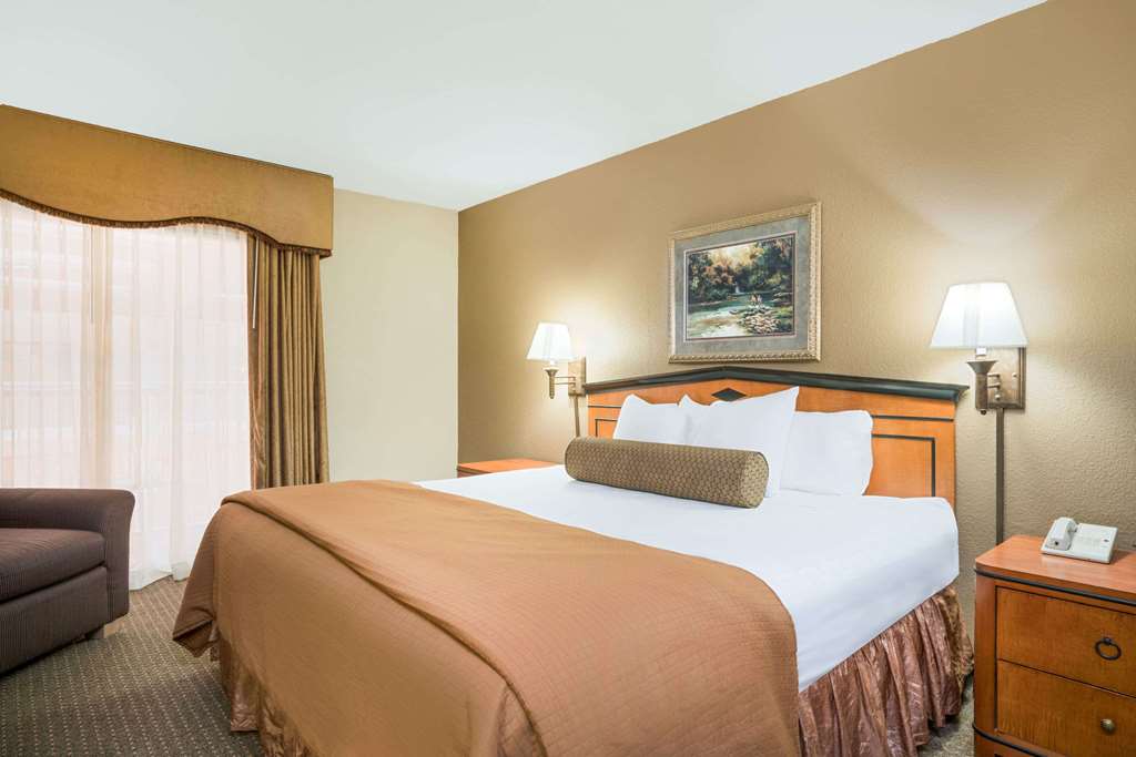 Ramada Hotel & Conference Center by Wyndham Plymouth - photo 19